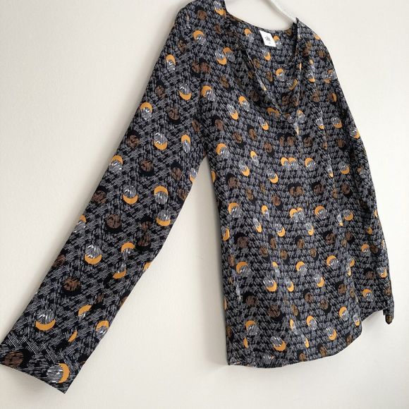 CAbi Eclipse Moon Long Sleeve Crescent Blouse Pullover Blouse Size Small #3131 - Picture 3 of 9